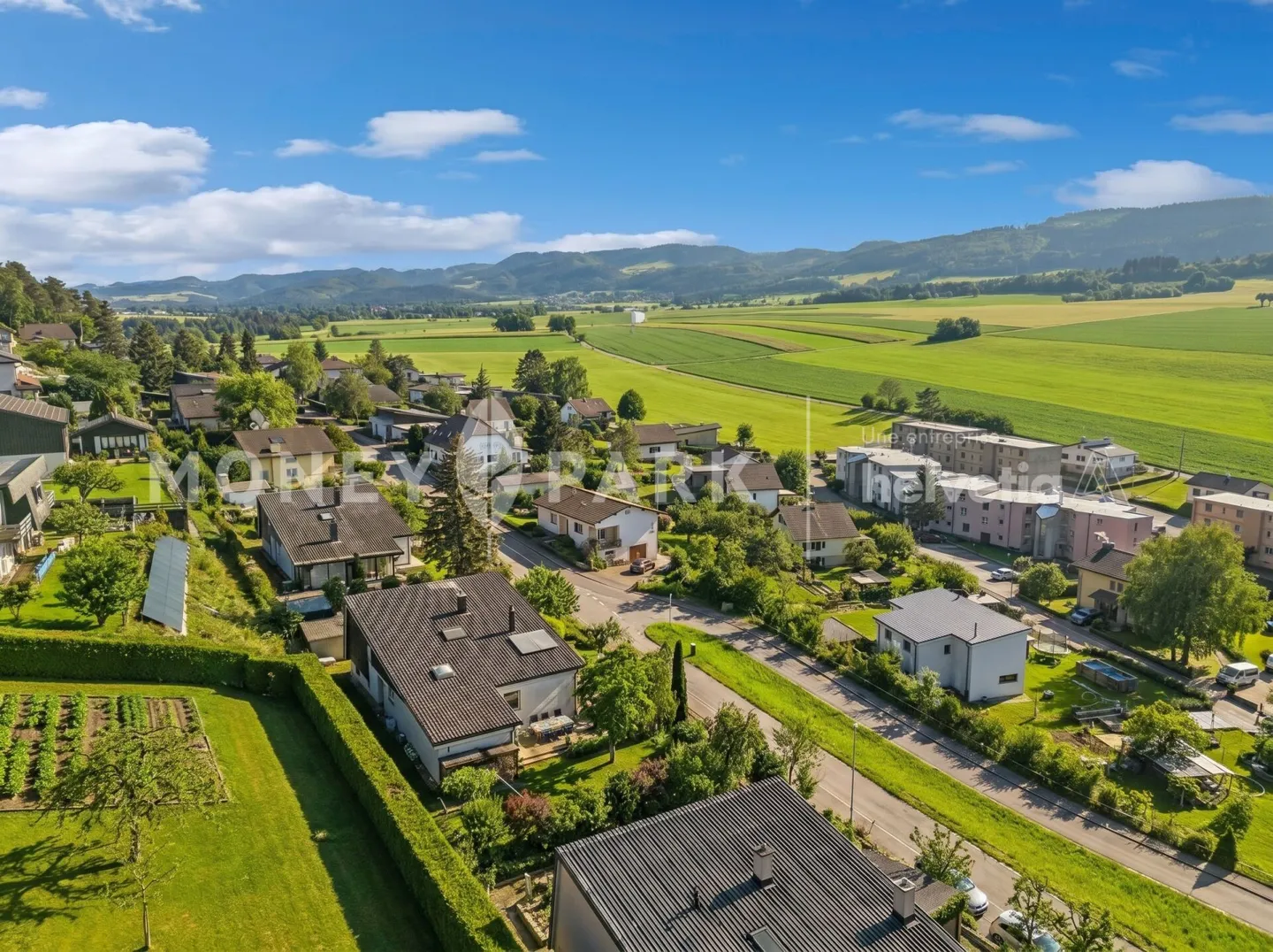Maison individuelle de 5.5 pièces offrant une magnifique vue à Fontenais - Photo 1 sur 12