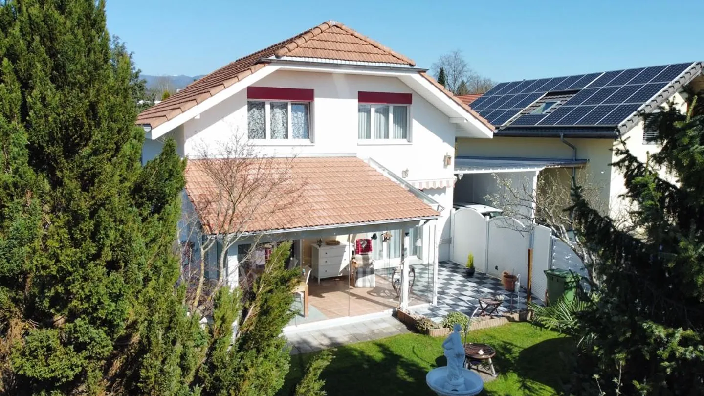 Maison spacieuse de 4,5 pièces avec jardin d'hiver - Photo 1 sur 16