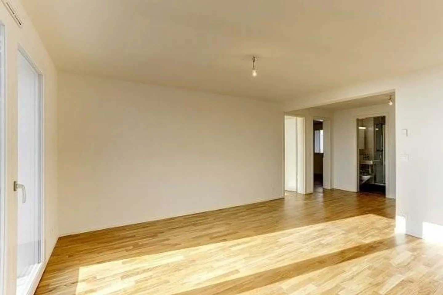 Live in a quiet accommodation - Photo 3 of 6