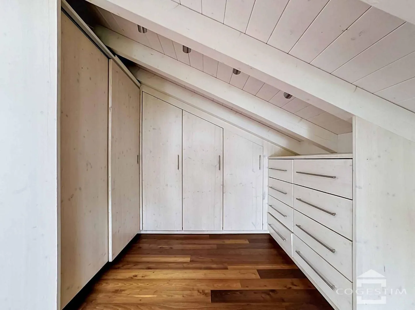 Attic 4.5 rooms - Photo 10 of 13