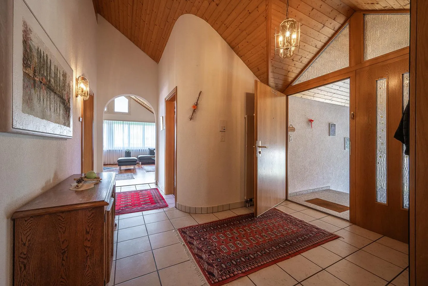 Charming 4.5-room attic apartment in Niederuzwil - Photo 4 of 24