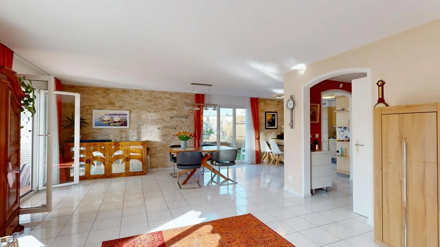 Maison spacieuse de 4,5 pièces avec jardin d'hiver - Photo 7 sur 16