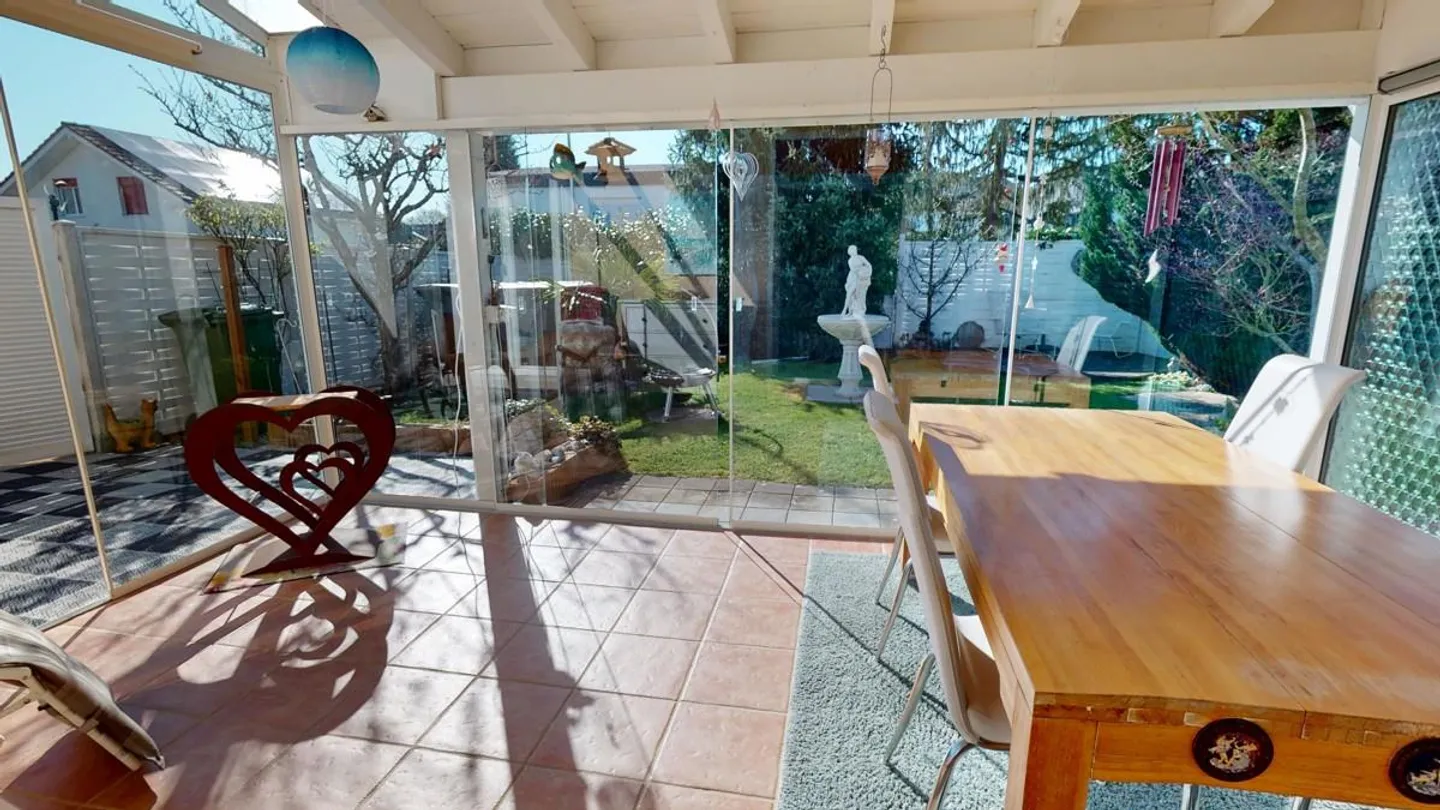 Maison spacieuse de 4,5 pièces avec jardin d'hiver - Photo 8 sur 16