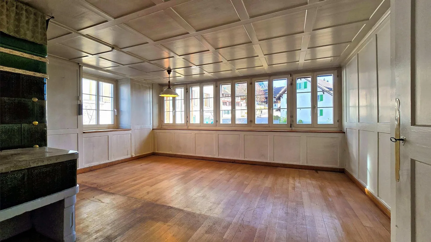 A cozy little house with expansion potential - Photo 2 of 11