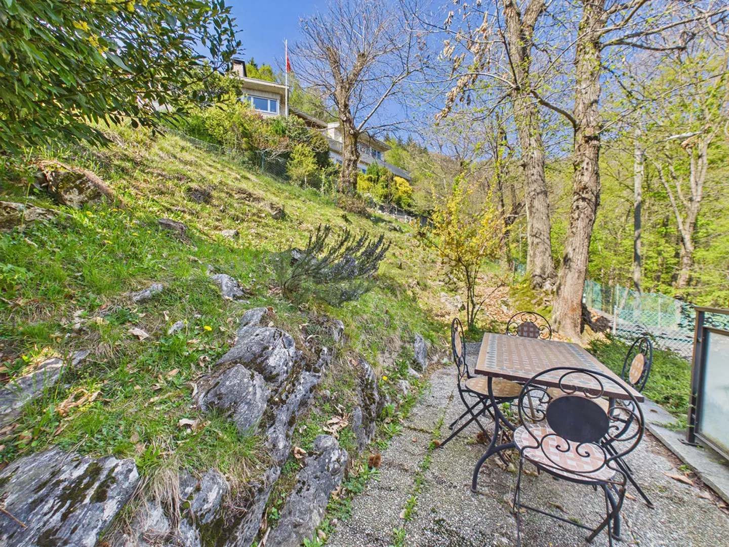 Maison indépendante élégante de 6,5 pièces avec grand jardin et parking - Photo 13 sur 14