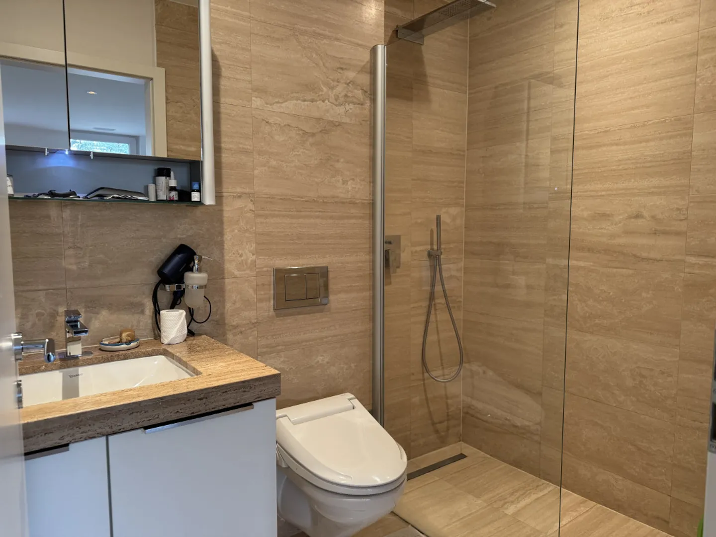 Wunderschönes 4-Zimmer-Duplex in einer privaten Residenz in Grand-Saconnex (GE) - Foto 7 von 18