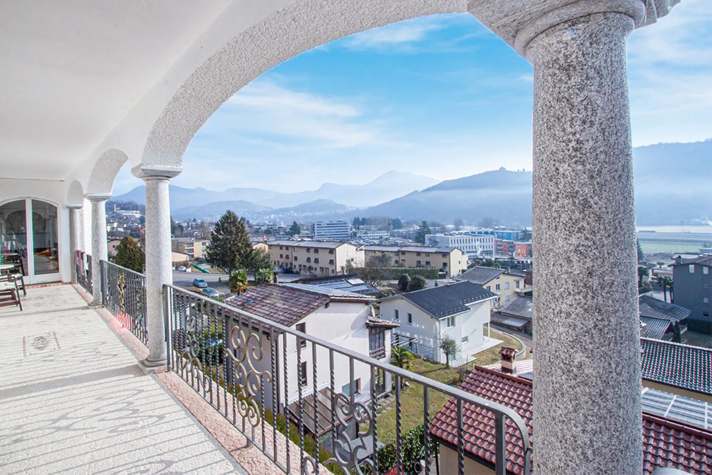 Splendide villa divisée en trois appartements indépendants - Photo 1 sur 17