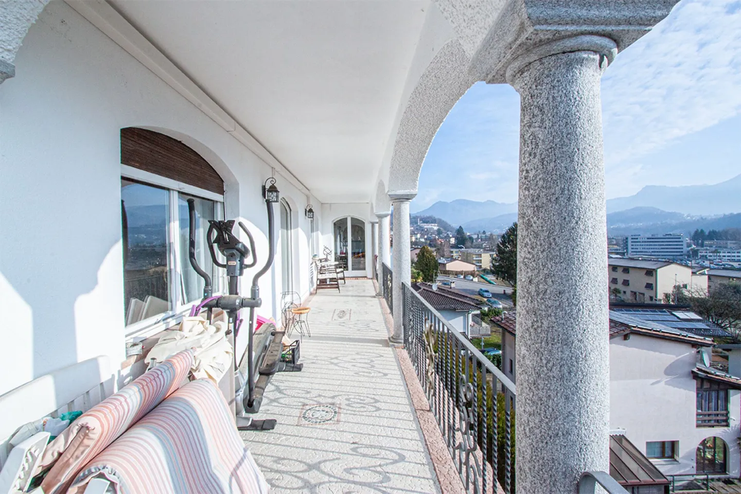 Splendide villa divisée en trois appartements indépendants - Photo 8 sur 17