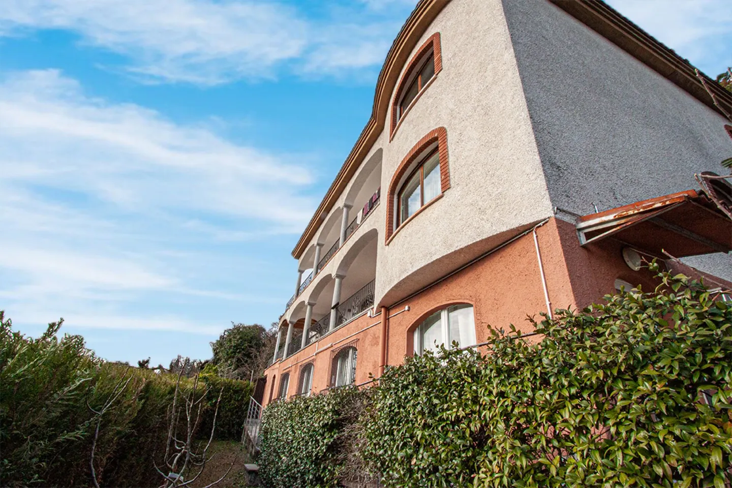 Splendide villa divisée en trois appartements indépendants - Photo 11 sur 17