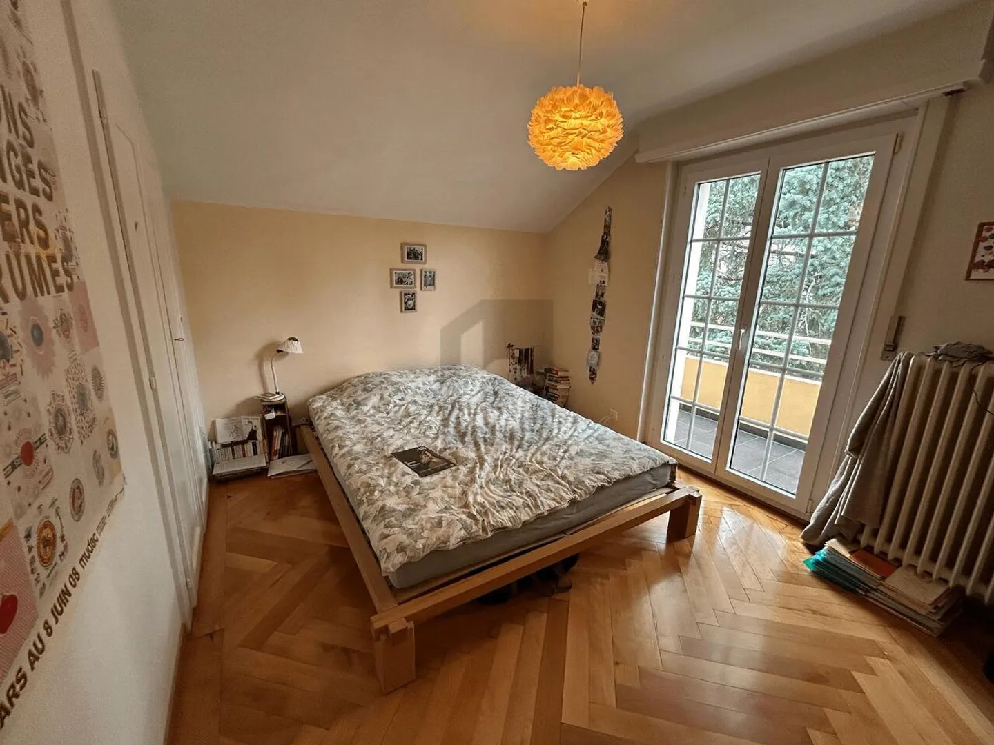 BRIGHT, SPACIOUS AND FULL OF CHARACTER - Photo 2 of 6