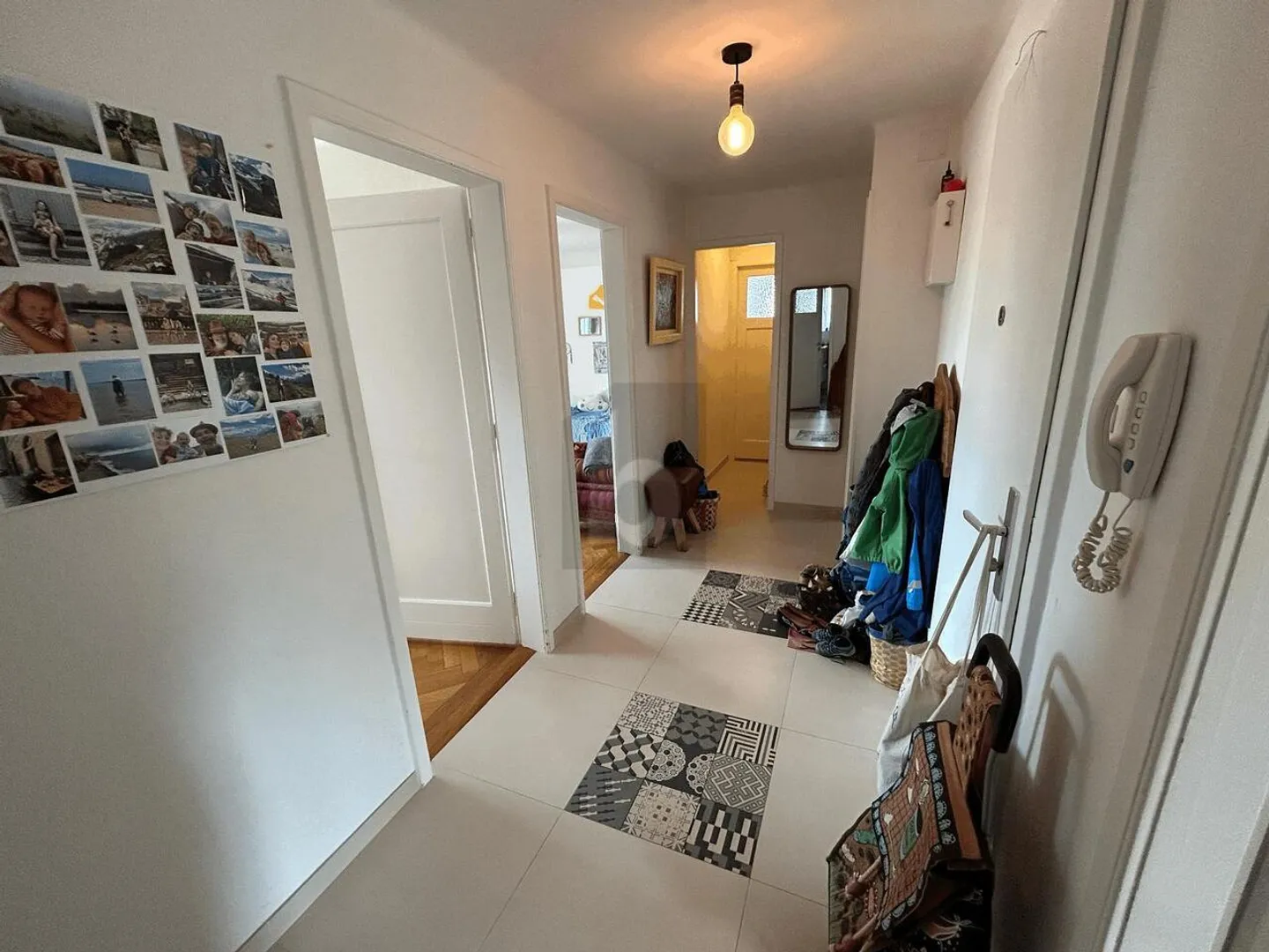 BRIGHT, SPACIOUS AND FULL OF CHARACTER - Photo 5 of 6