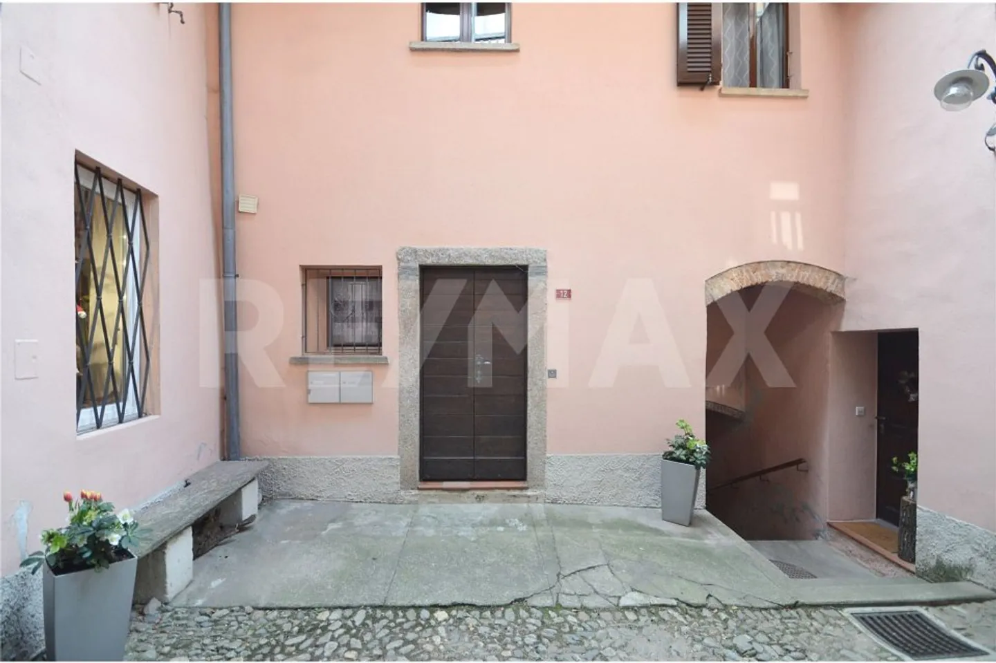 Geräumige 4,5-Zimmer-Wohnung mit Terrasse im Dorf - Foto 3 von 13