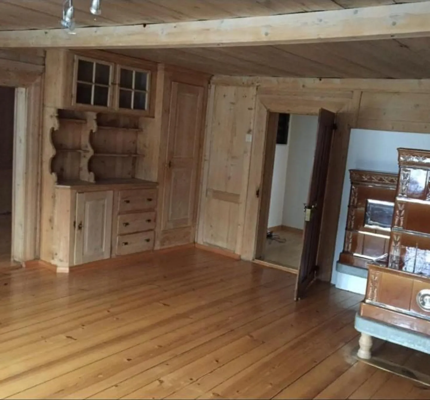 Cozy 3.5 Room Apartment with Lots of Wood - Photo 3 of 14