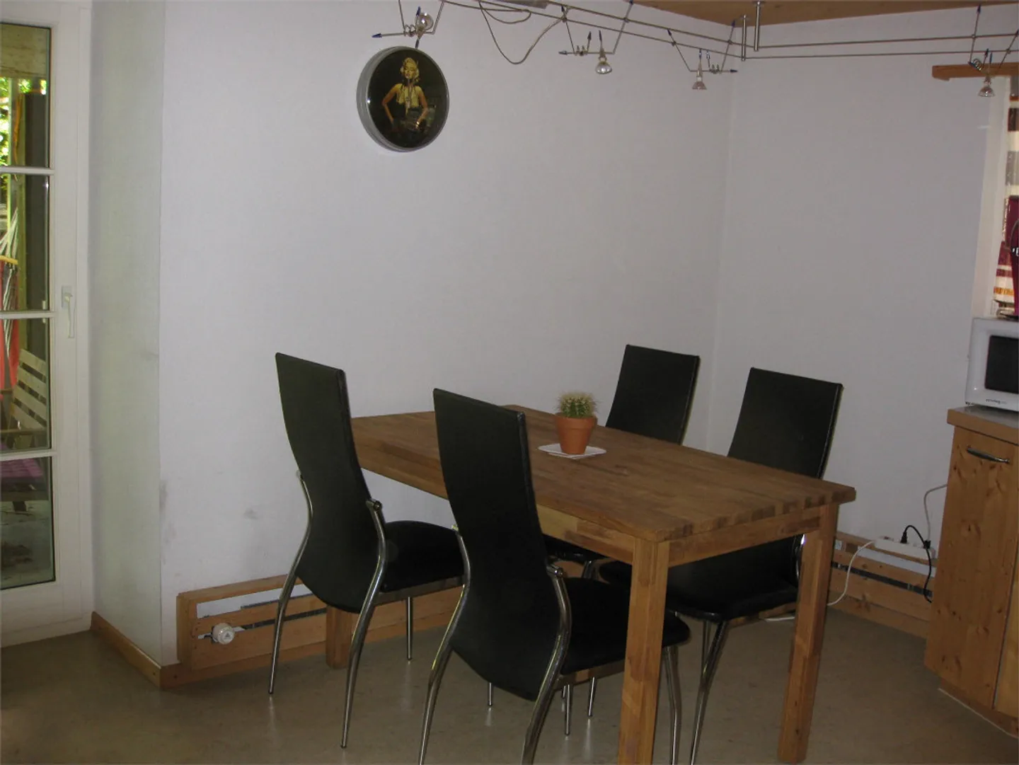 Cozy 3.5 Room Apartment with Lots of Wood - Photo 7 of 14