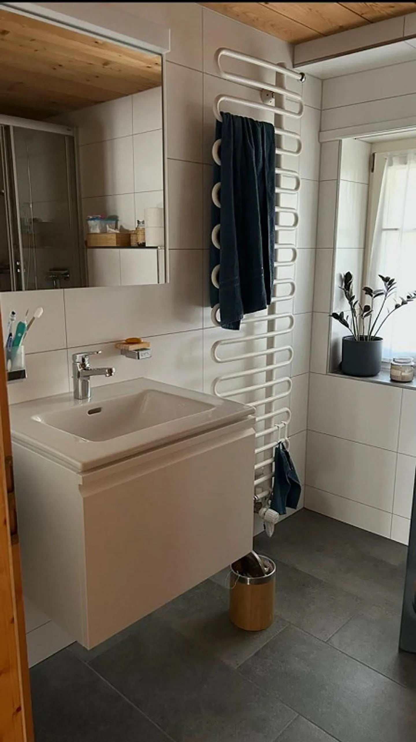 Cozy 3.5 Room Apartment with Lots of Wood - Photo 10 of 14