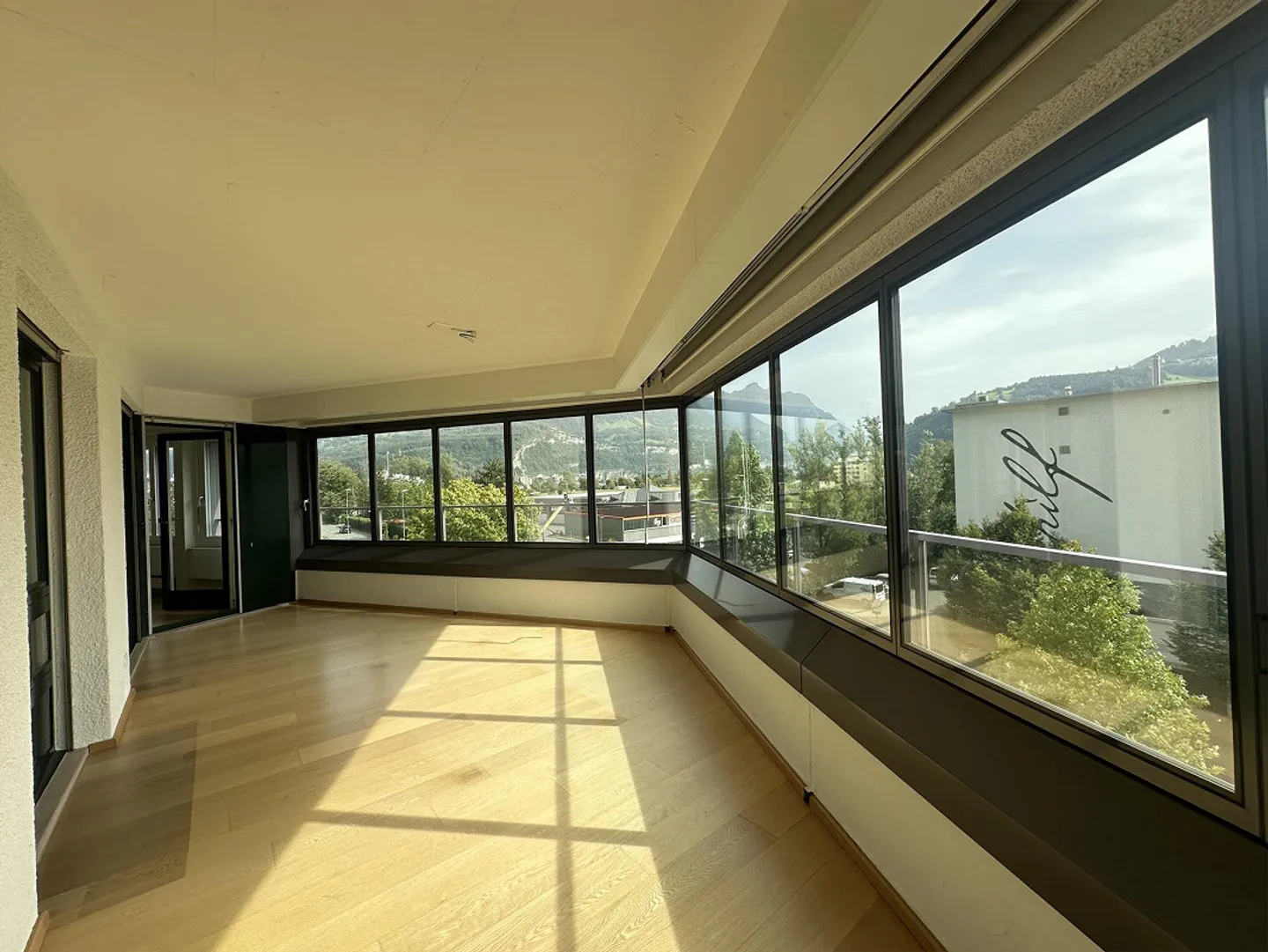 Appartement de 4.5 pièces au bord du lac - Photo 1 sur 8