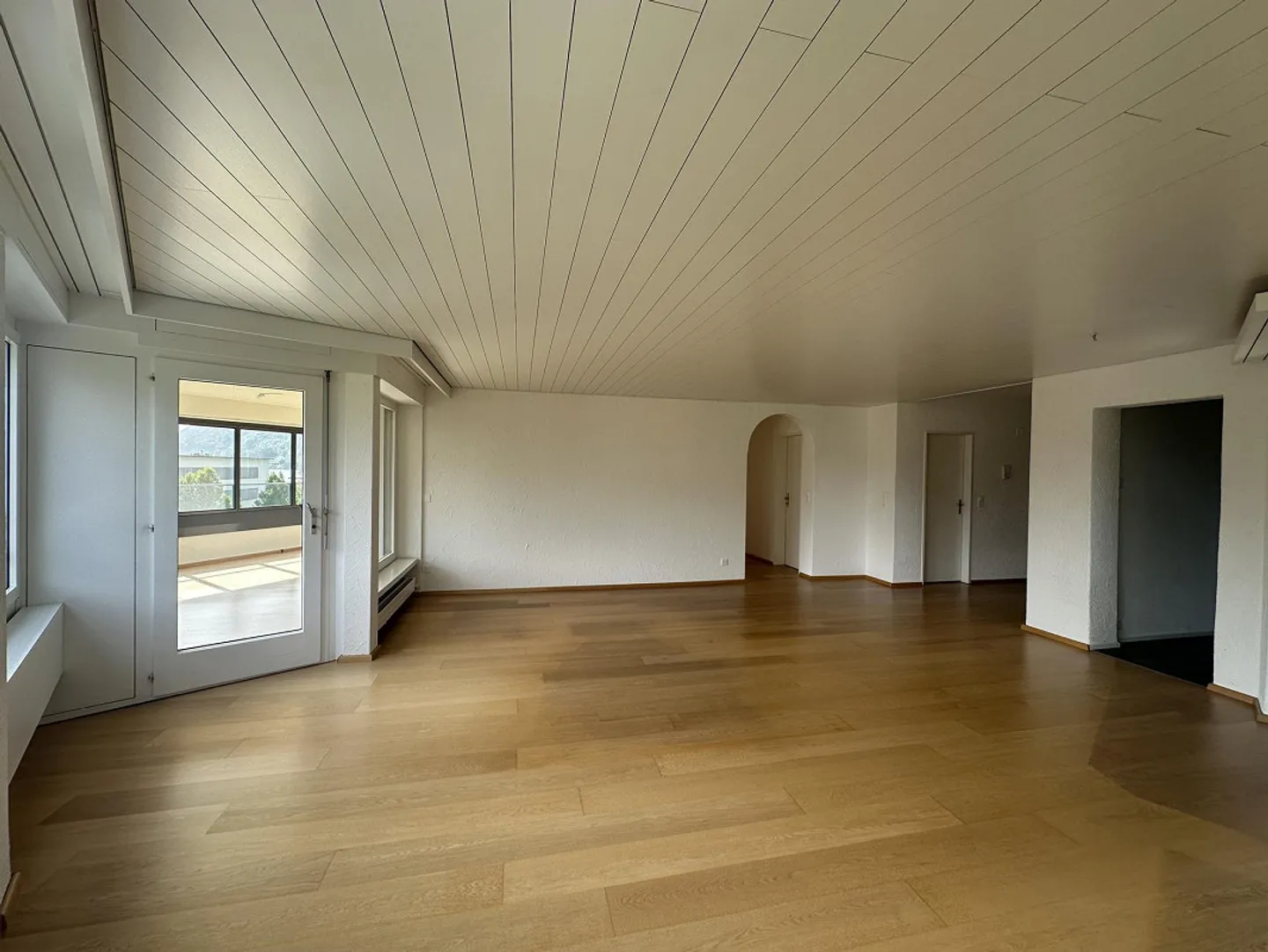 Appartement de 4.5 pièces au bord du lac - Photo 2 sur 8