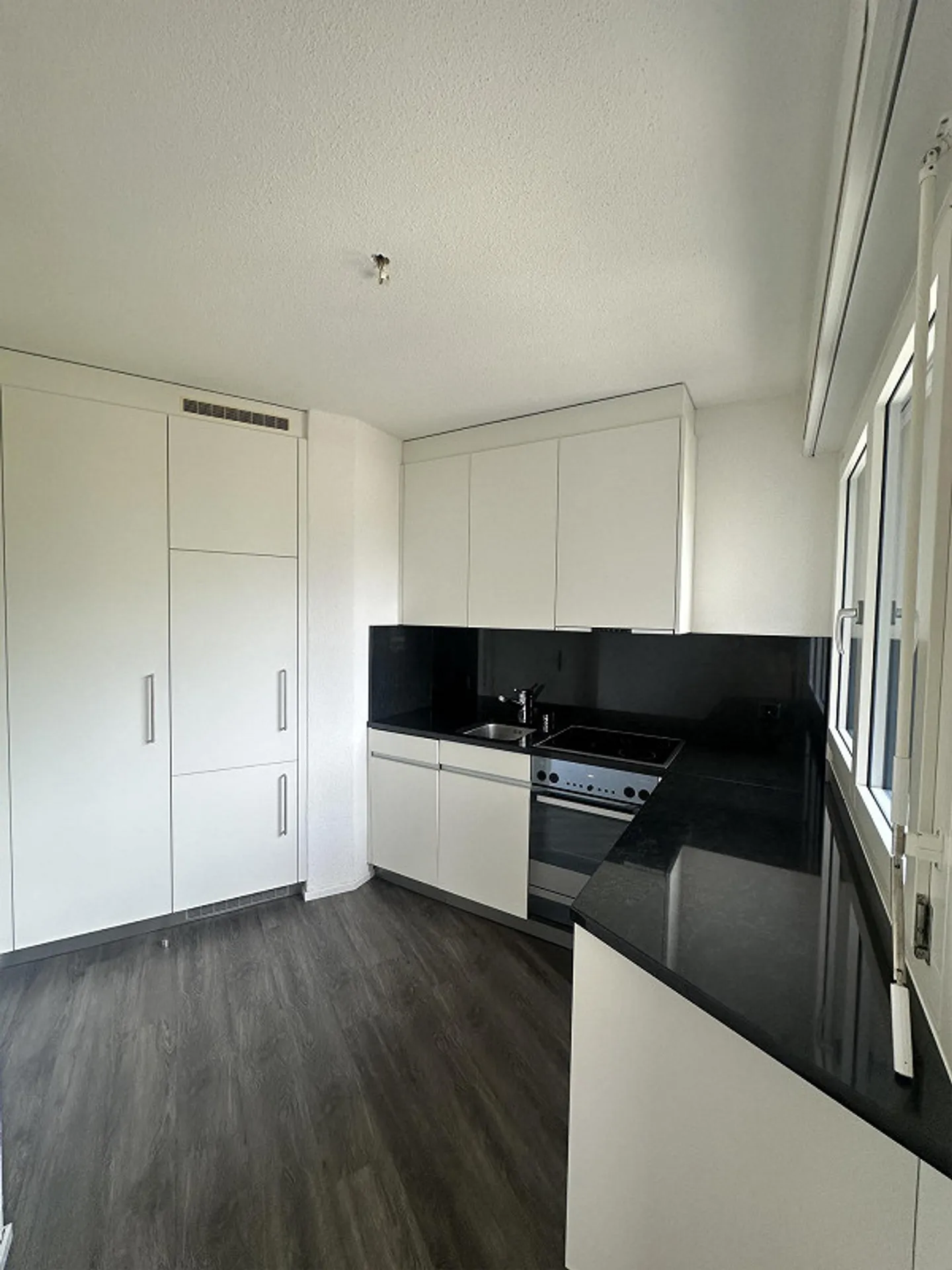 Appartement de 4.5 pièces au bord du lac - Photo 3 sur 8