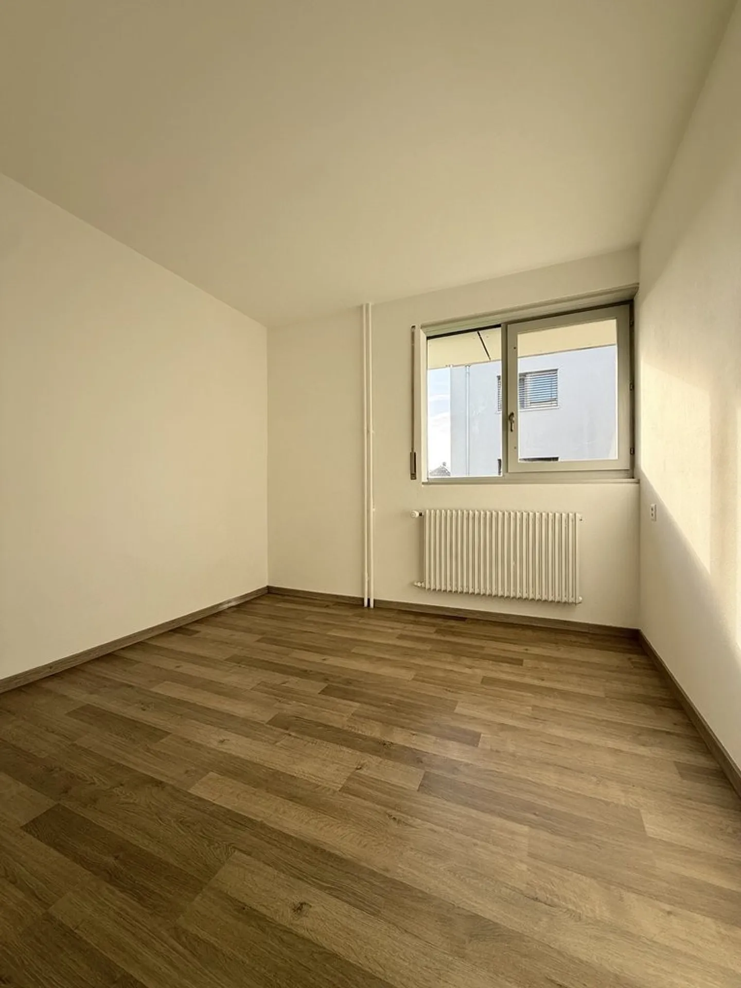 ROMONT - 3.5 rooms on the ground floor - Photo 6 of 7