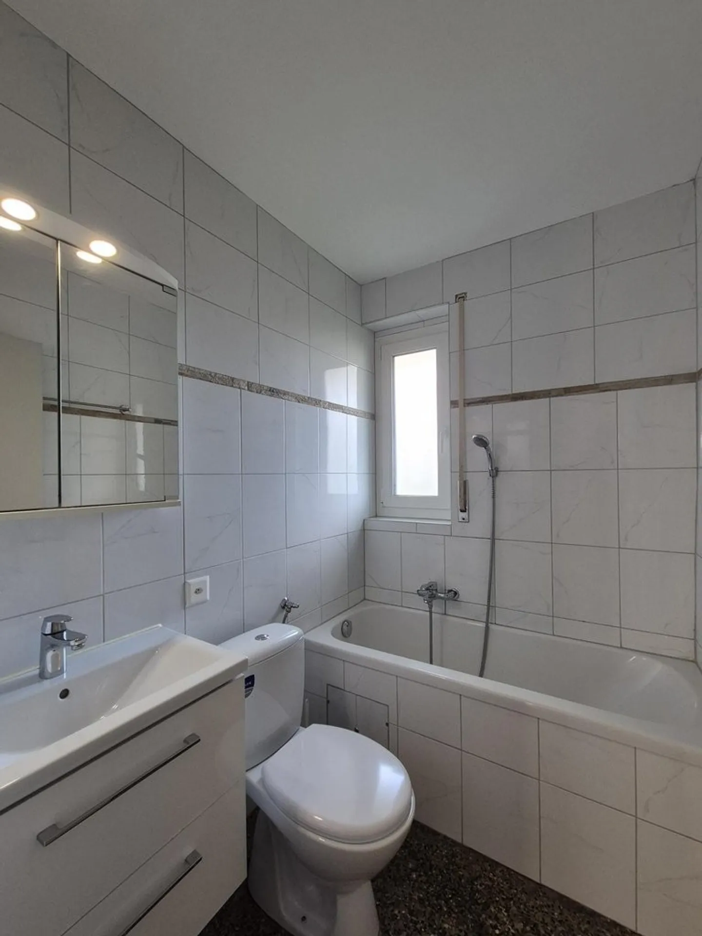 ROMONT - 3.5 rooms on the ground floor - Photo 7 of 7