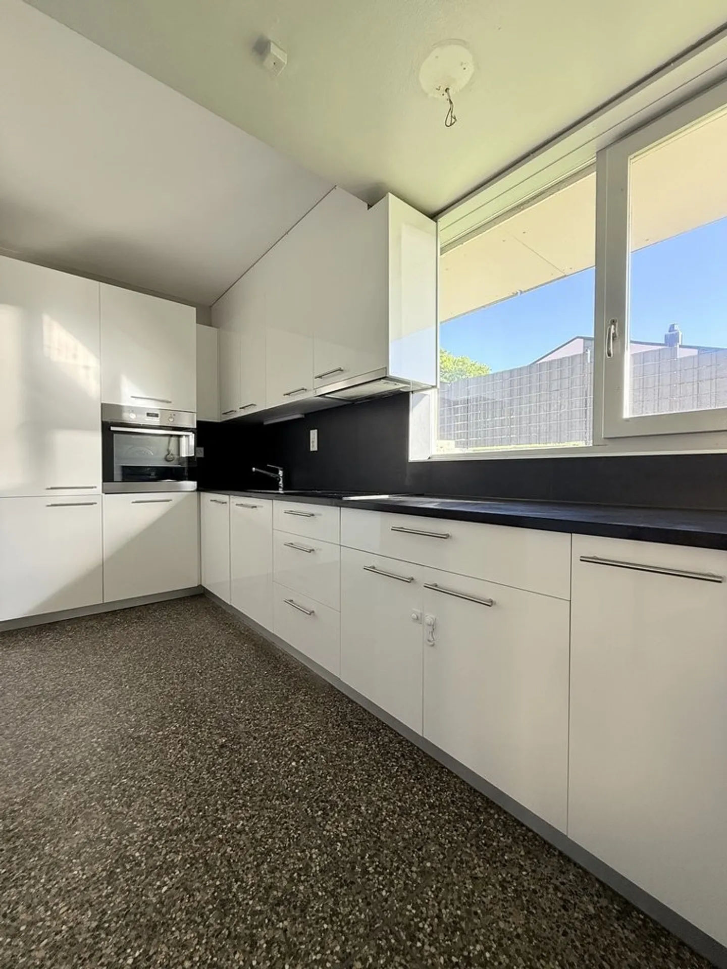 ROMONT - 3.5 rooms on the ground floor - Photo 2 of 7
