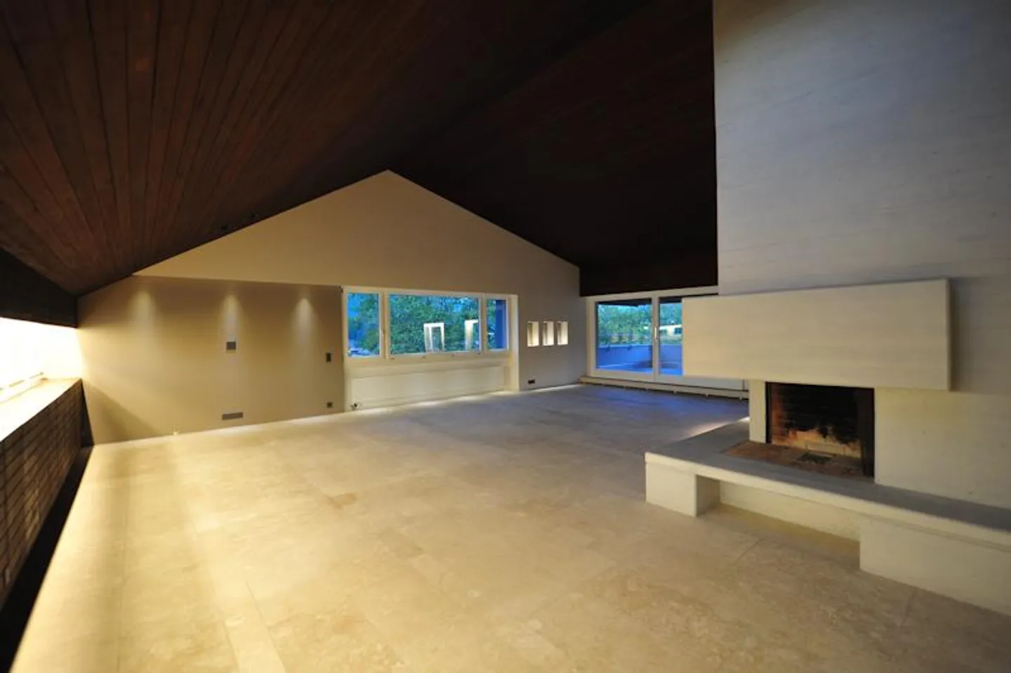 Exclusive 8-Room Maisonette Apartment - Photo 3 of 13