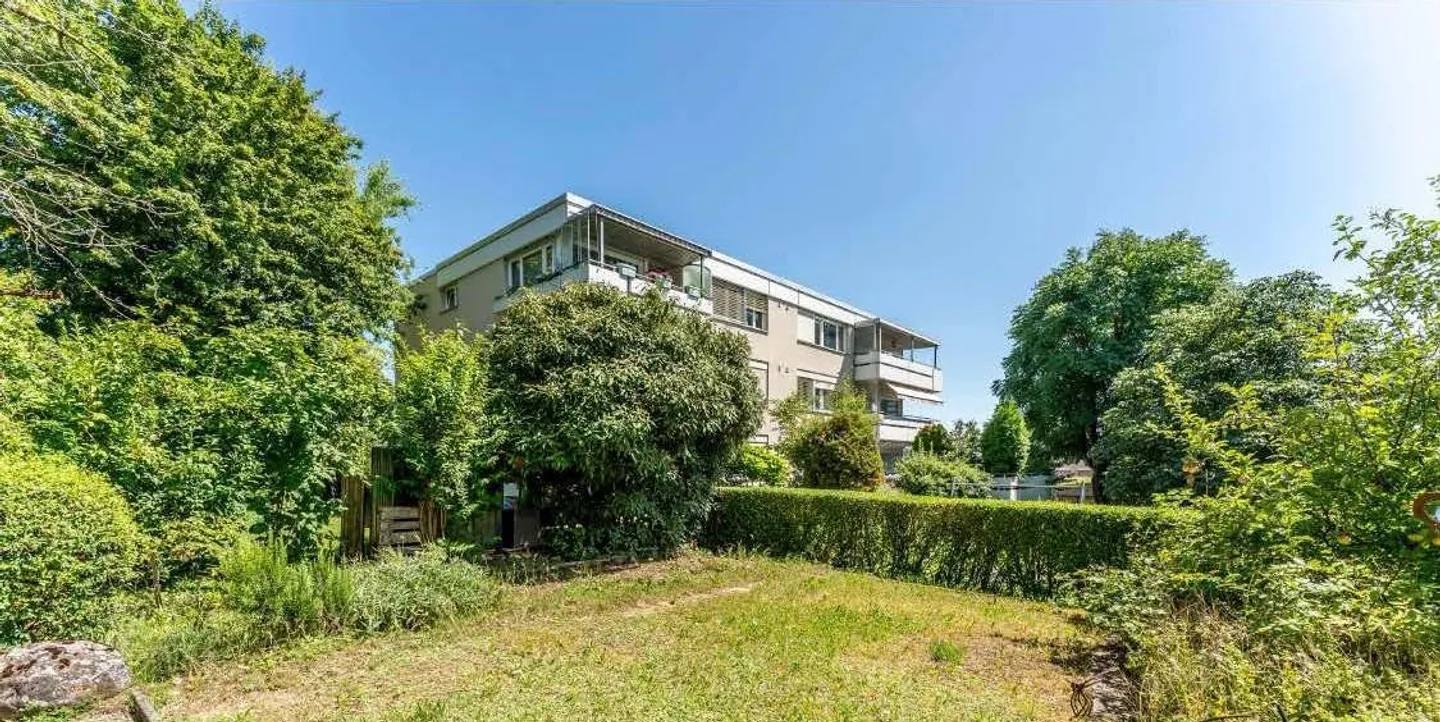 Freshly renovated 4-room apartment with balcony & single garage - Photo 4 of 12