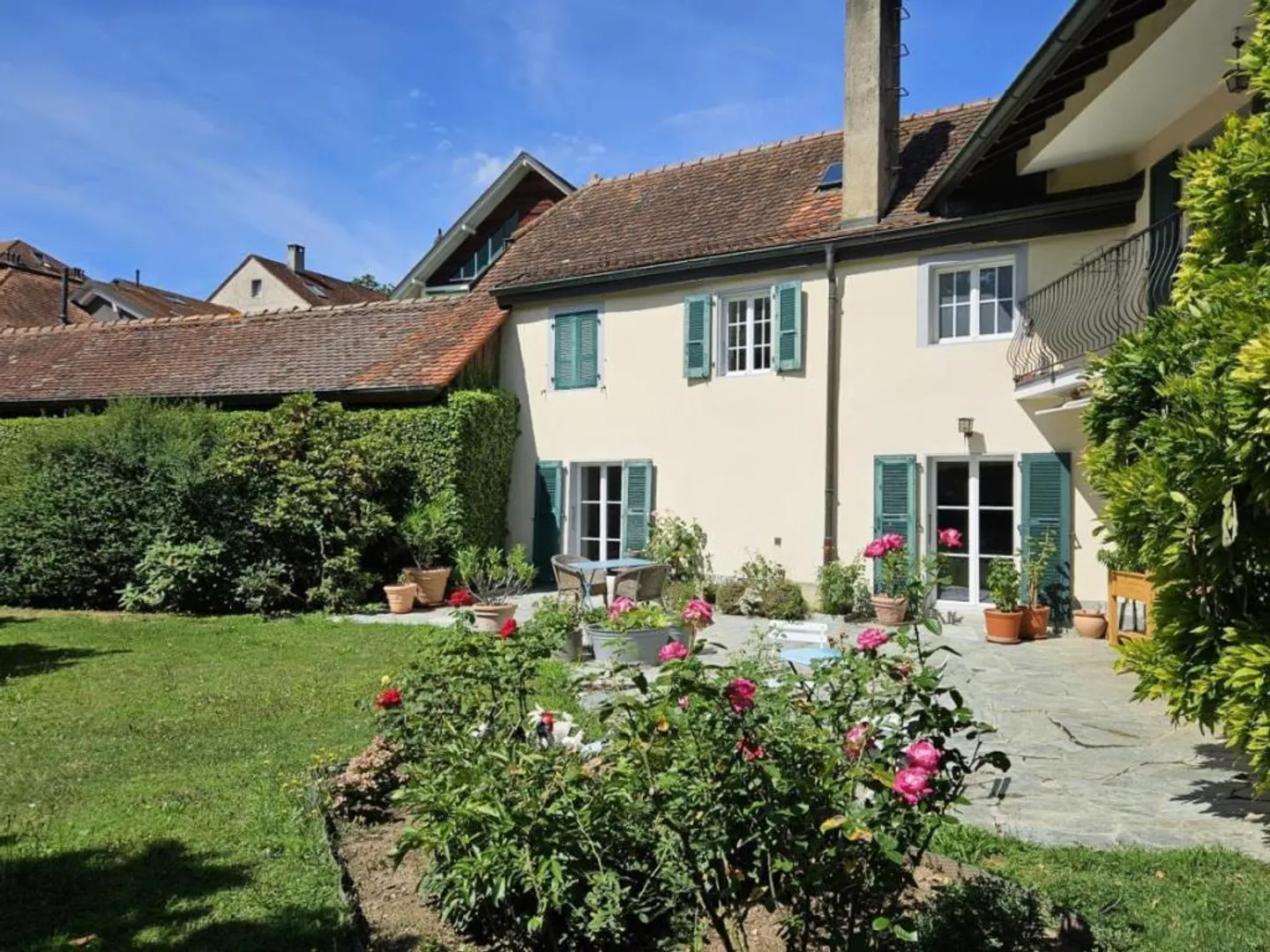 Casa di villaggio caratteristica che comprende 2 appartamenti - Foto 2 di 9