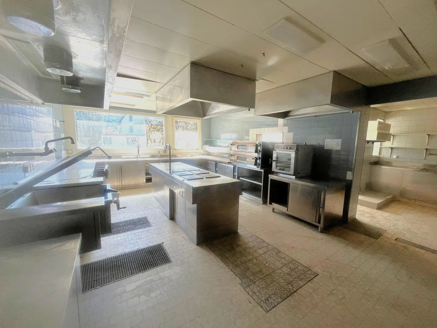 10,200m² Large Investment with Vision - Property with Preliminary Project! - Photo 11 of 24