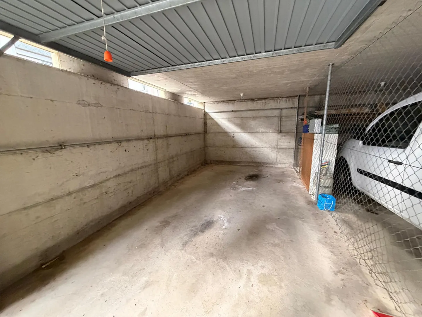 Freshly renovated 4-room apartment with balcony & single garage - Photo 7 of 12