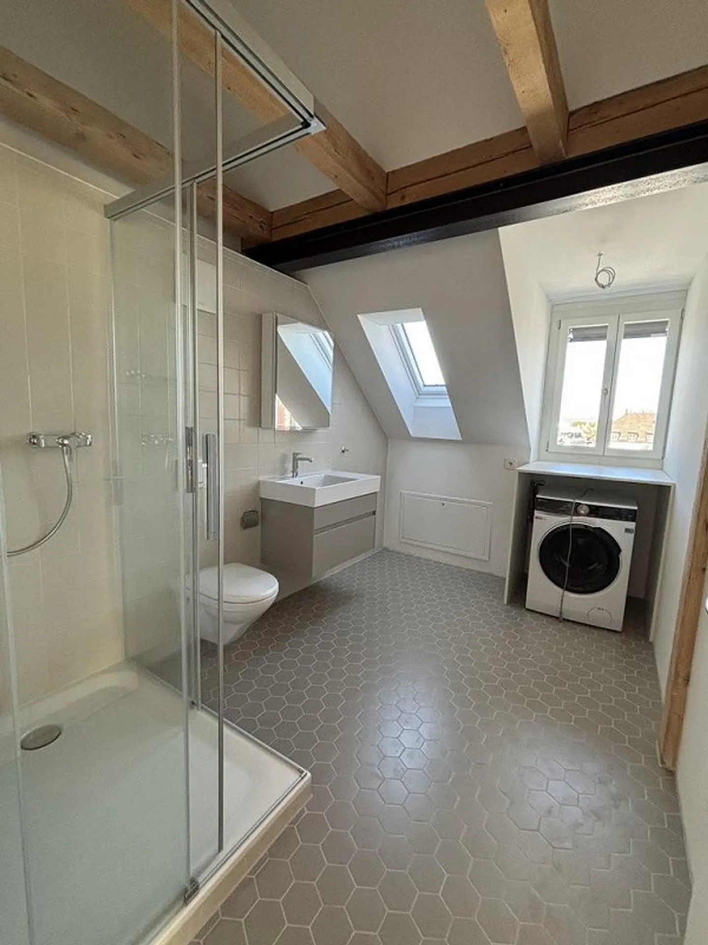 Freshly renovated gem in the popular Länggass district - Photo 3 of 9