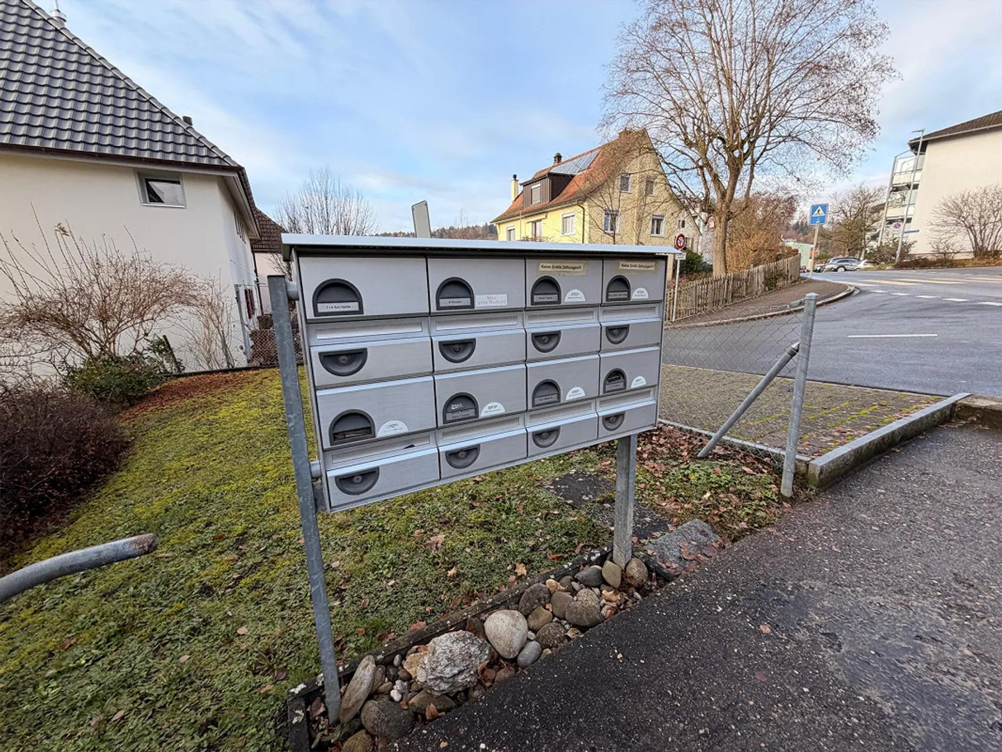 Freshly renovated 4-room apartment with balcony & single garage - Photo 11 of 12