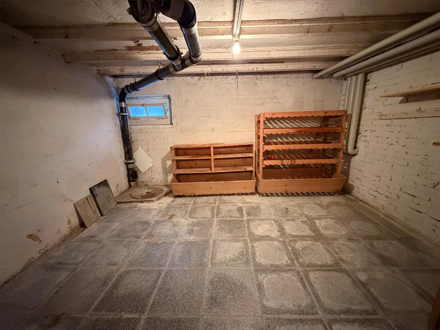 Freshly renovated 4-room apartment with balcony & single garage - Photo 8 of 12