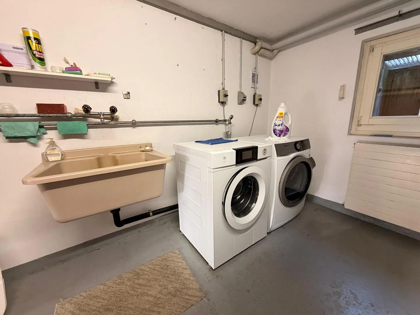 Freshly renovated 4-room apartment with balcony & single garage - Photo 9 of 12