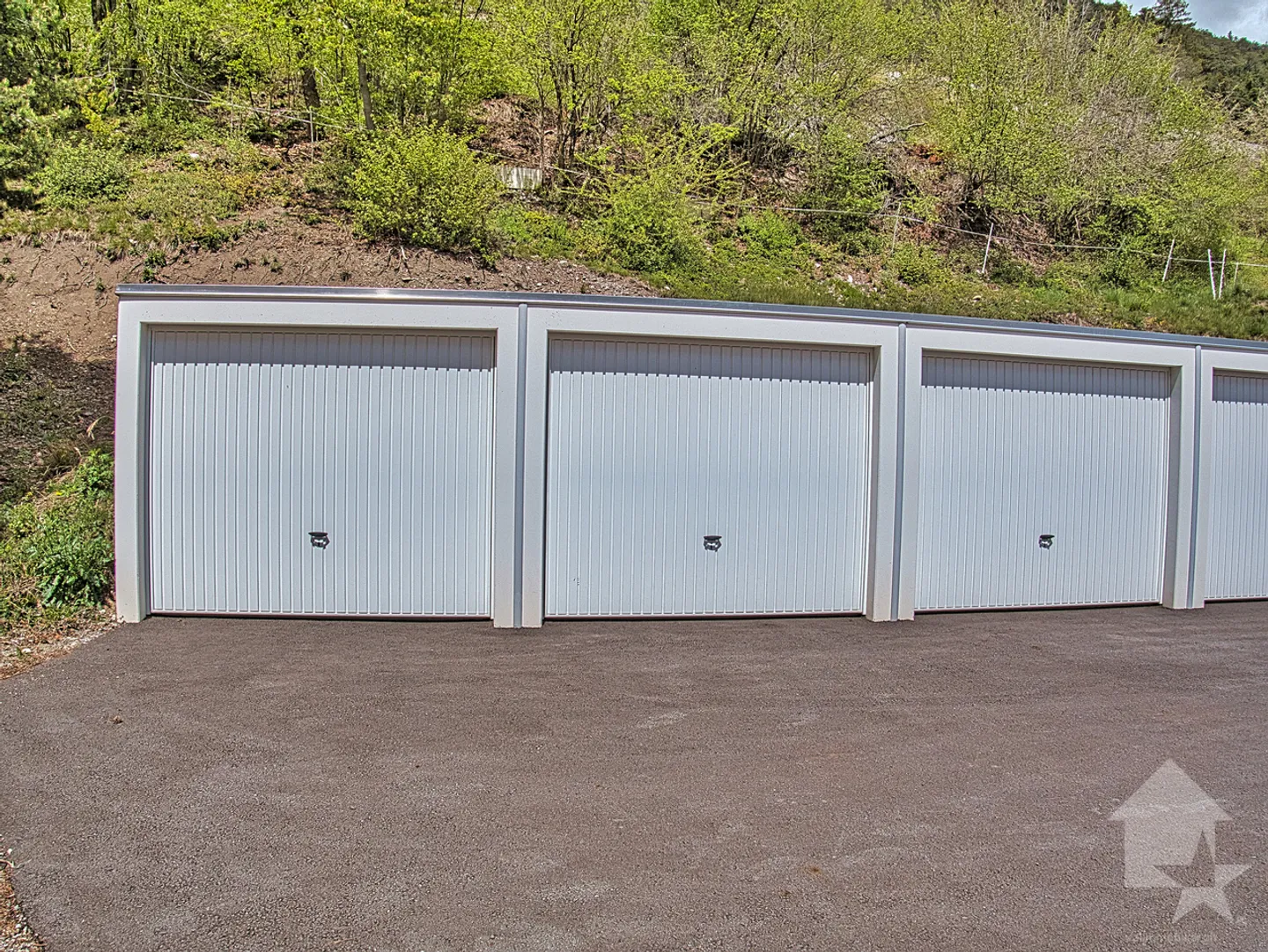 1 Garagenbox zu verkaufen 1 km über Varen - Foto 1 von 3