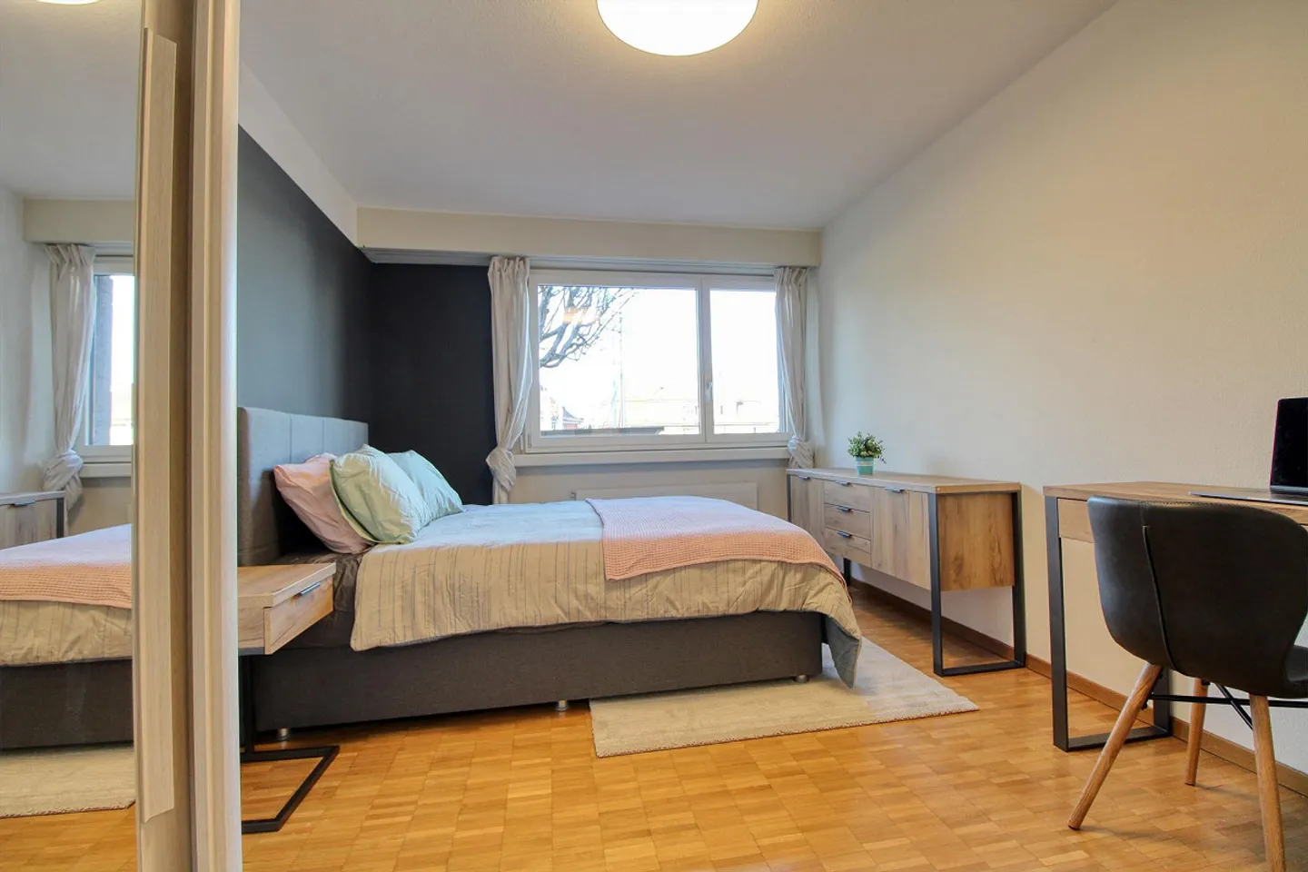 Beautiful Rooms in Prime Location Near Sihlcity - Photo 2 of 13
