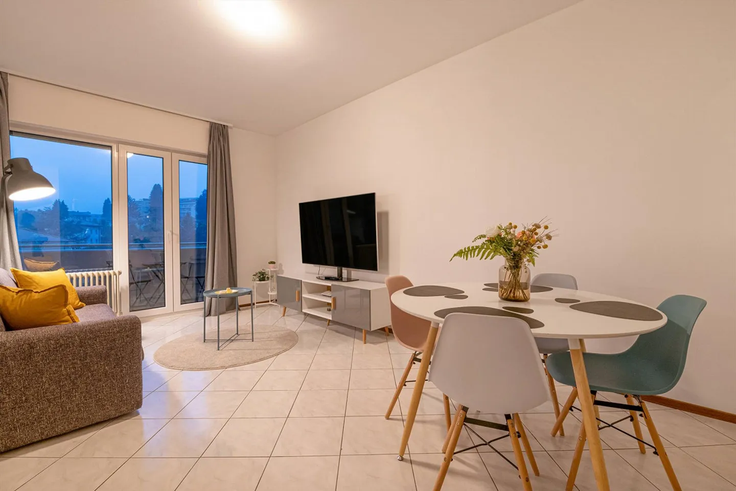 Charmante 2,5-Zimmer-Wohnung mit Balkon und Panoramablick in Lugano - Foto 1 von 6