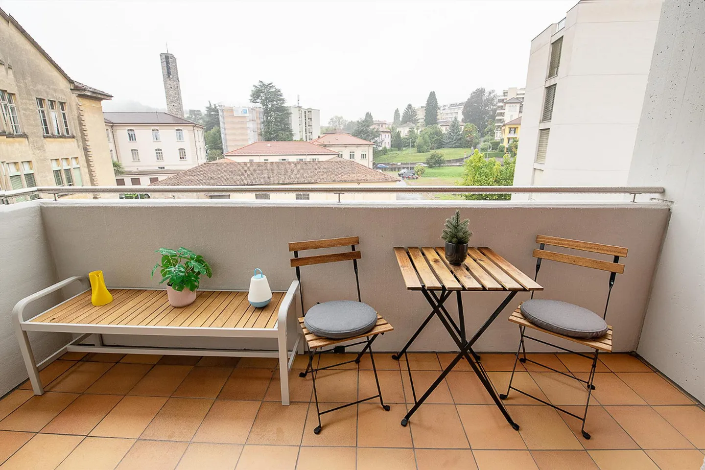 Charmante 2,5-Zimmer-Wohnung mit Balkon und Panoramablick in Lugano - Foto 4 von 6