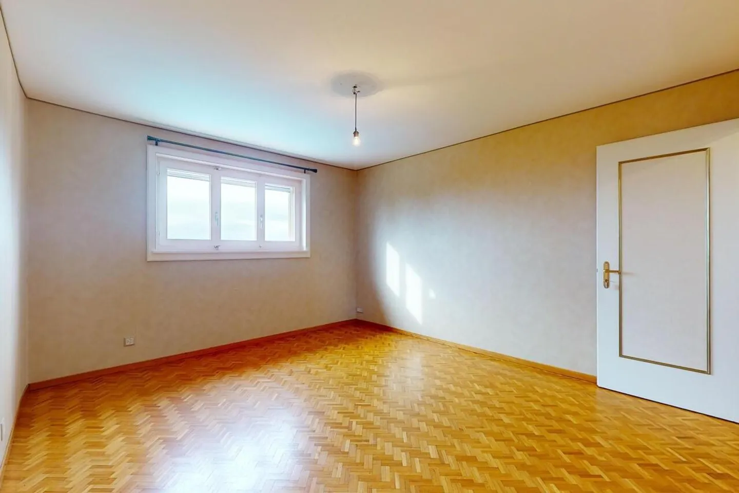 Beautiful Vaudoise villa with 7.5 rooms, pool, view of the lake and the Alps - Photo 8 of 11