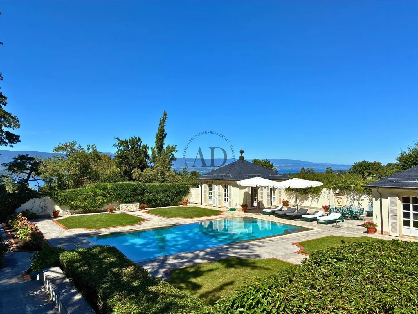 Single house for sale - Photo 2 of 2