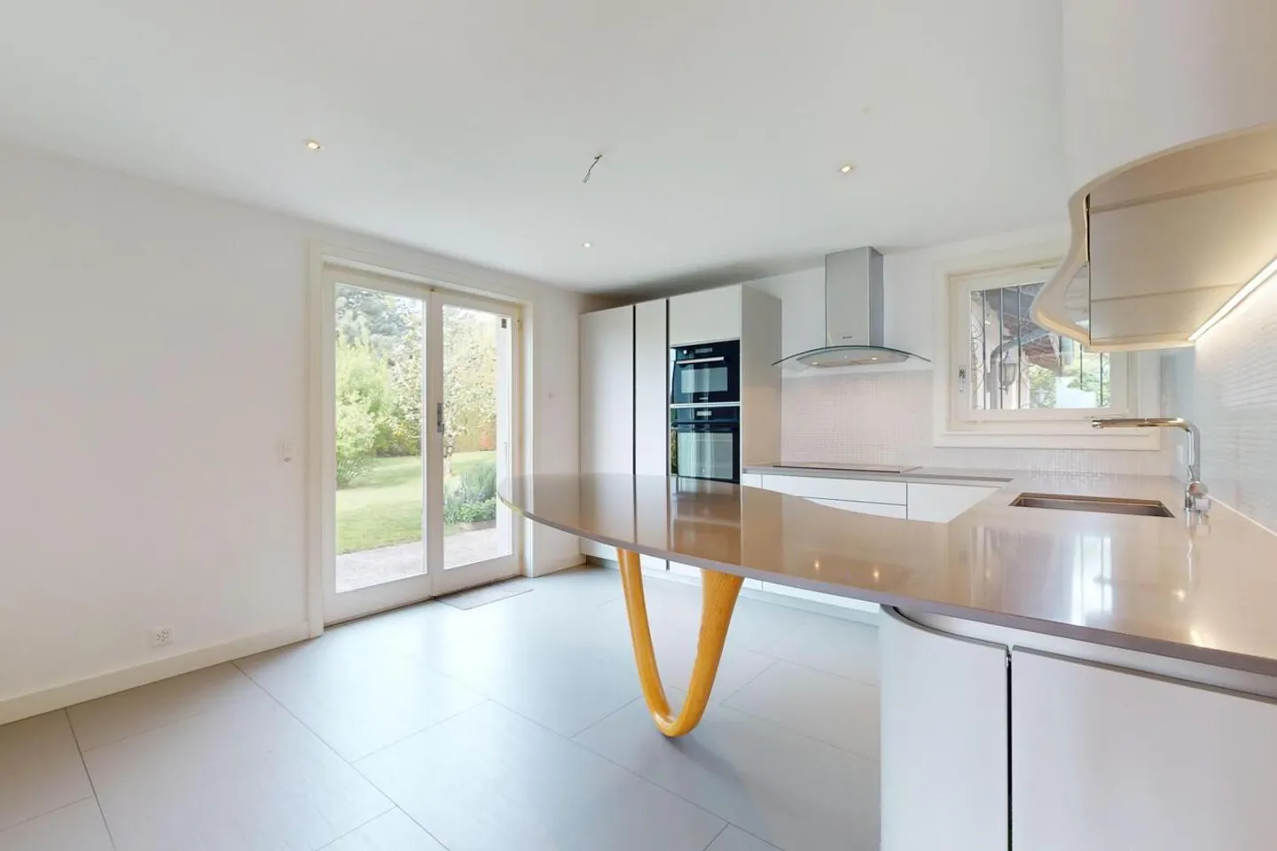 Beautiful Vaudoise villa with 7.5 rooms, pool, view of the lake and the Alps - Photo 5 of 11