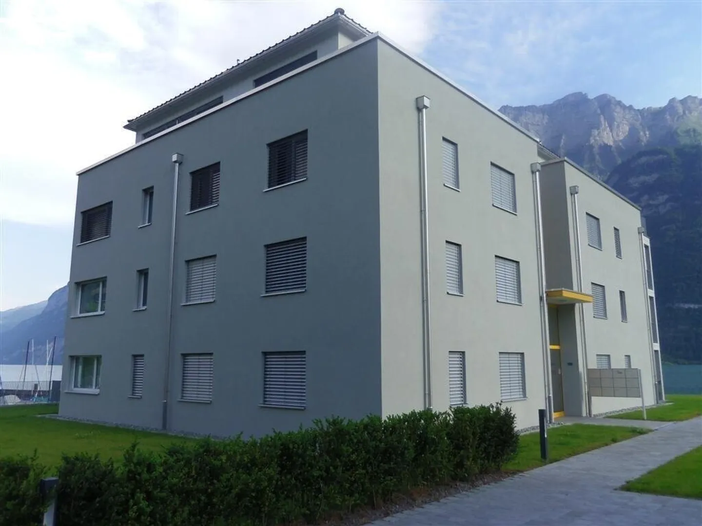 Appartamento moderno con vista sulle montagne e sul lago - Foto 1 di 9