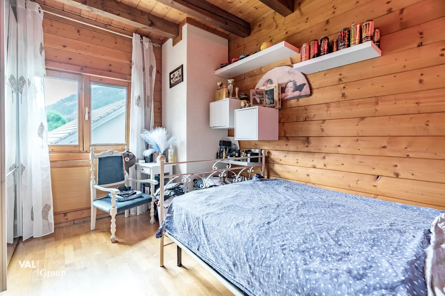 Attractive residential and commercial property with diverse usage possibilities - Photo 5 of 13