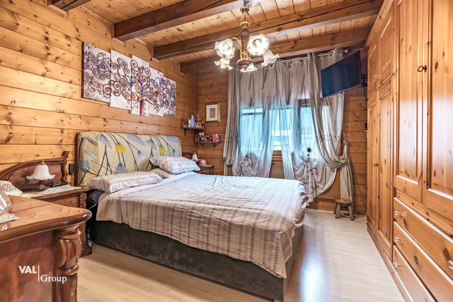 Attractive residential and commercial property with diverse usage possibilities - Photo 7 of 13