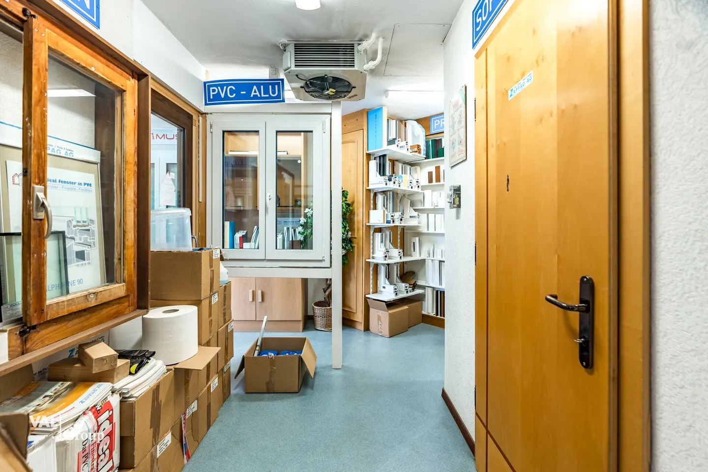 Attractive residential and commercial property with diverse usage possibilities - Photo 10 of 13