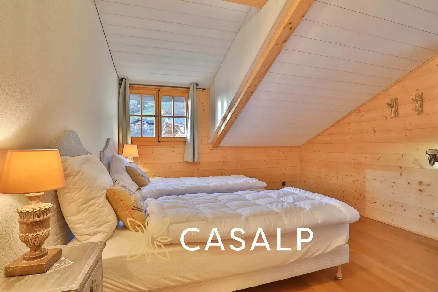 Elegant 6 Room Duplex in a High-End Residence - Photo 12 of 27