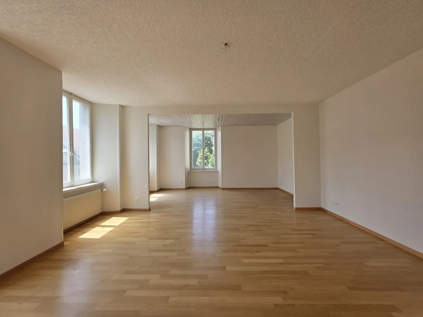 MAGNIFIKTE UNTERKUNFT MIT SCHÖNER UND GROßER KÜCHE - Foto 1 von 7