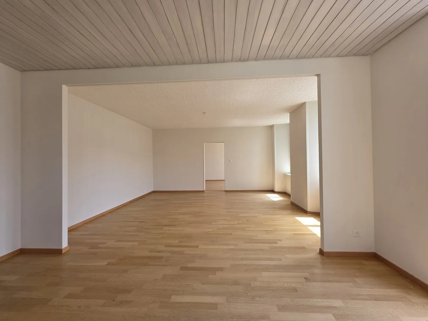 MAGNIFIKTE UNTERKUNFT MIT SCHÖNER UND GROßER KÜCHE - Foto 2 von 7