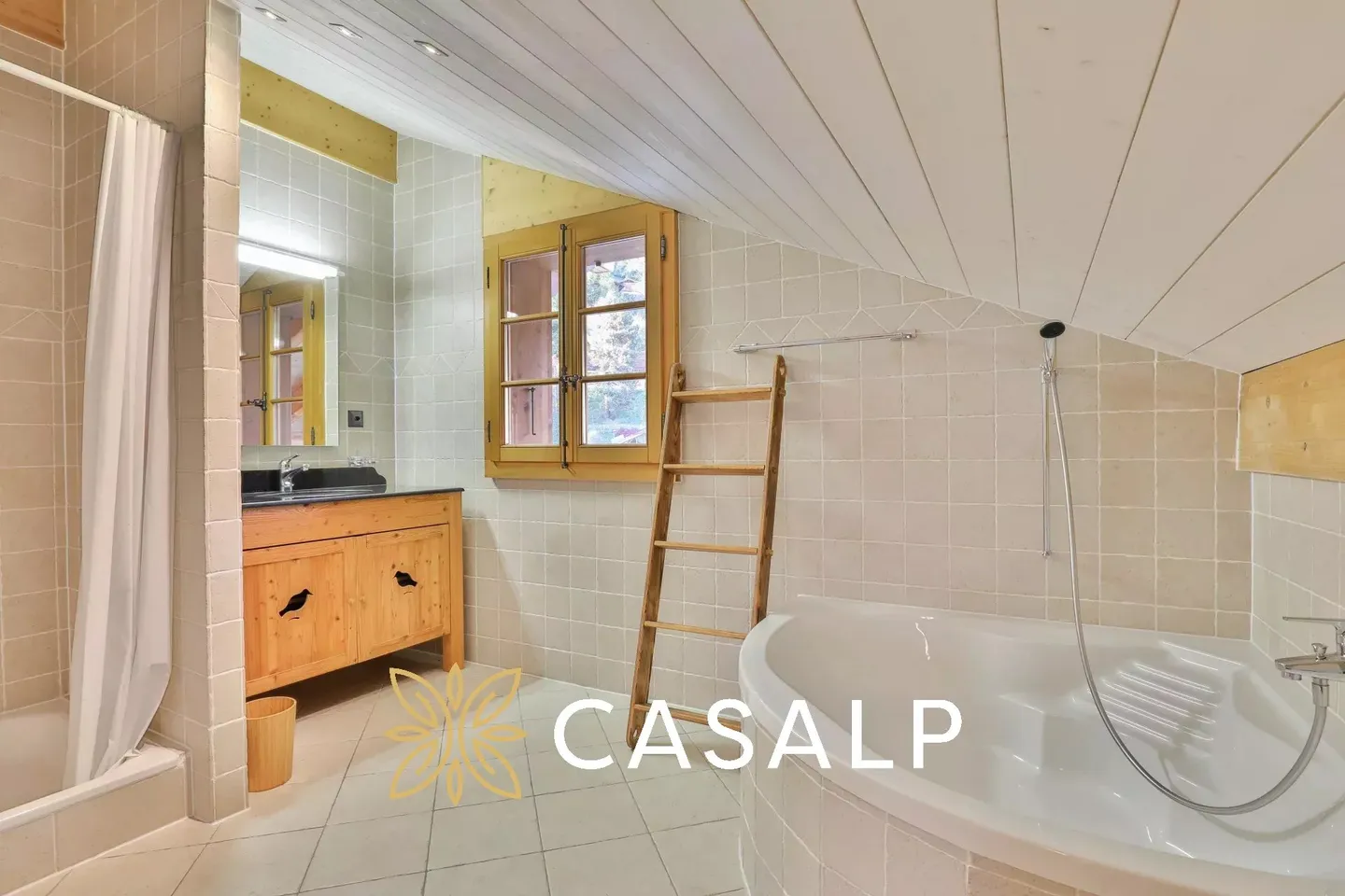 Elegant 6 Room Duplex in a High-End Residence - Photo 17 of 27