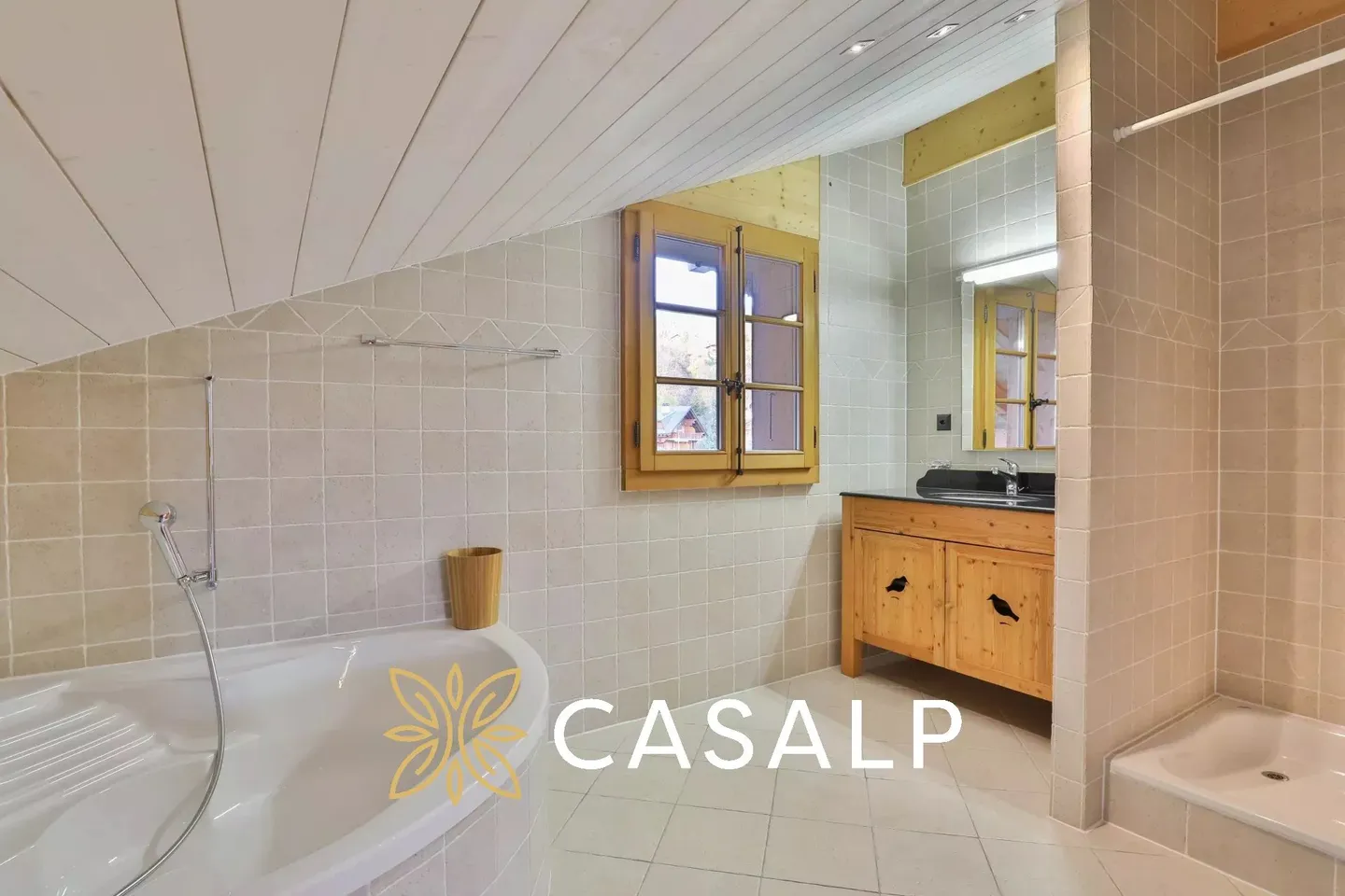 Elegant 6 Room Duplex in a High-End Residence - Photo 20 of 27